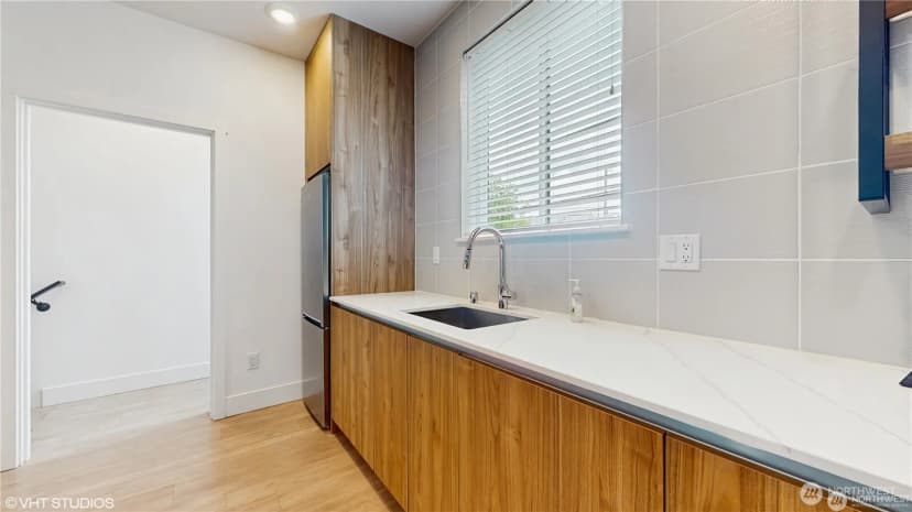 Property photo for 1300 E Remington Court #b, Seattle photo 11