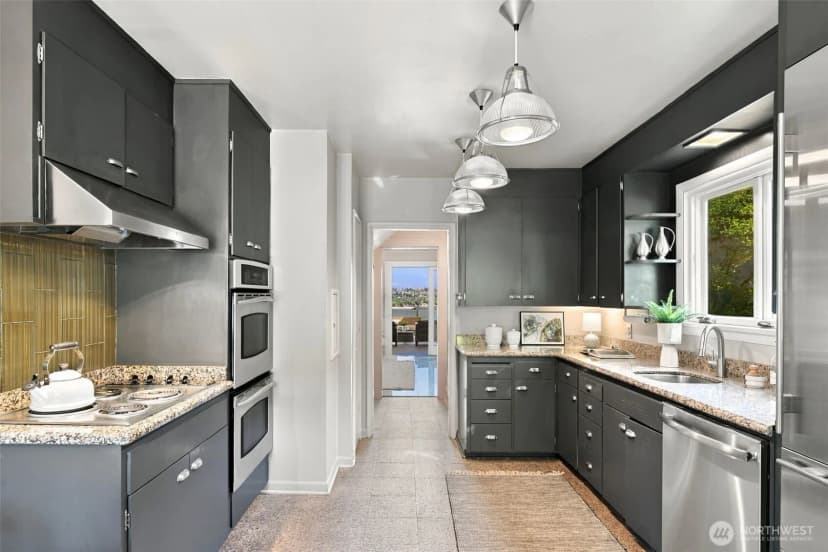 Property photo for 2039 34th Avenue S, Seattle photo 16