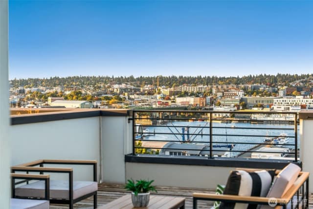 Property photo for 1208 W Emerson Street, Seattle photo 2