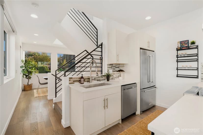 Property photo for 1208 W Emerson Street, Seattle photo 11