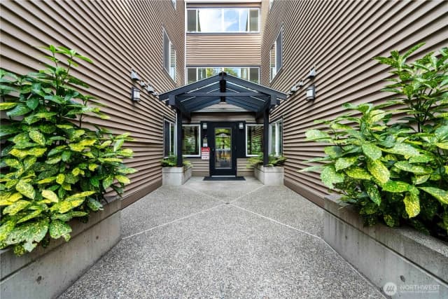 Property photo for 215 20th Avenue E #204, Seattle photo 3