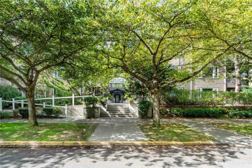 Property photo for 215 20th Avenue E #204, Seattle photo 27