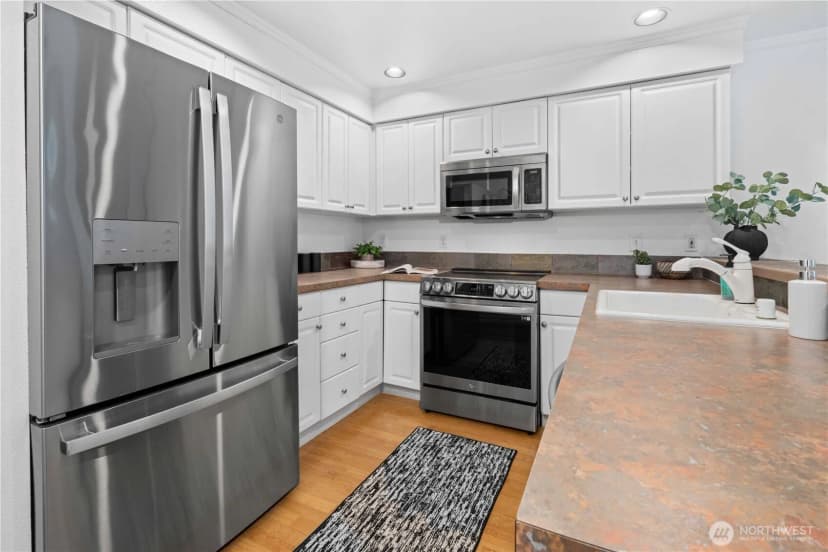 Property photo for 215 20th Avenue E #204, Seattle photo 6