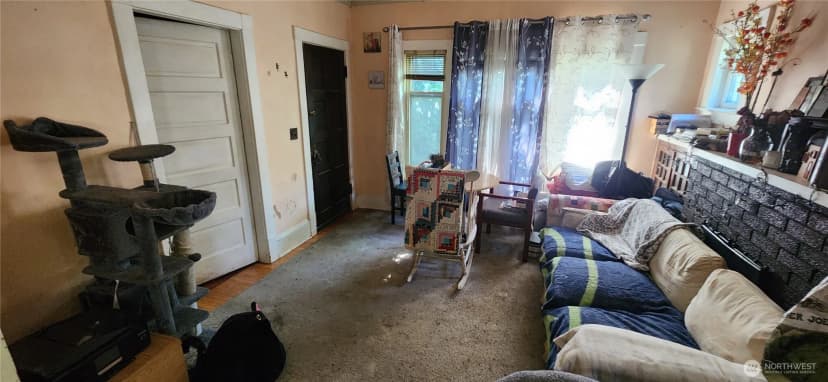 Property photo for 1016 Ne 69th Street, Seattle photo 3