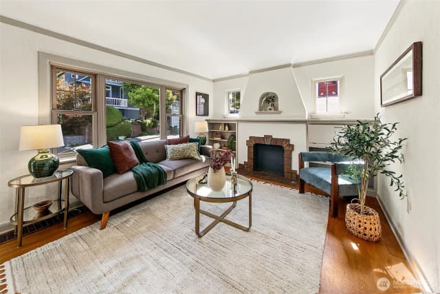 Property photo for 5053 Baker Avenue Nw, Seattle photo 4