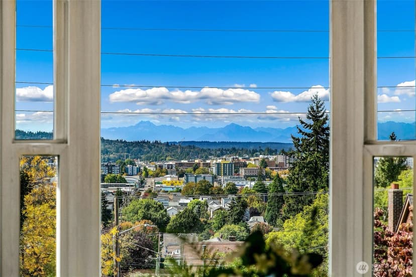 Property photo for 5053 Baker Avenue Nw, Seattle photo 9
