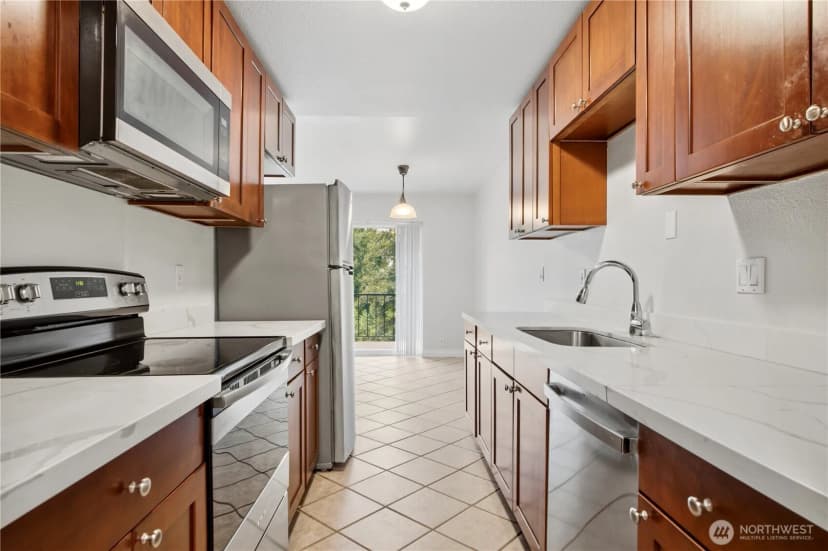 Property photo for 321 Bellevue Way Se #203, Bellevue photo 4