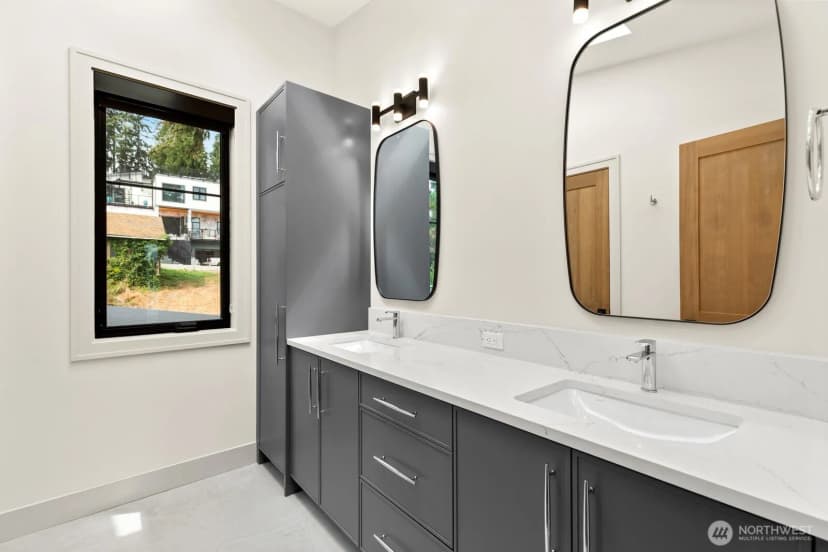 Property photo for 8333 Ne Juanita Drive, Kirkland photo 25
