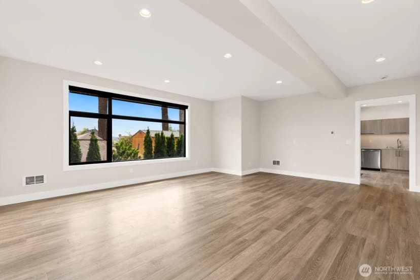 Property photo for 8333 Ne Juanita Drive, Kirkland photo 16