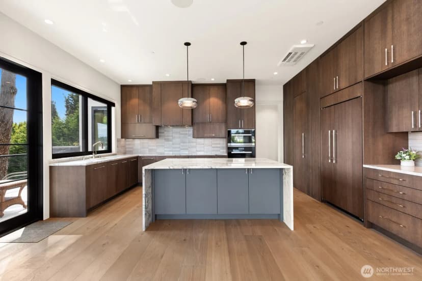 Property photo for 8333 Ne Juanita Drive, Kirkland photo 9