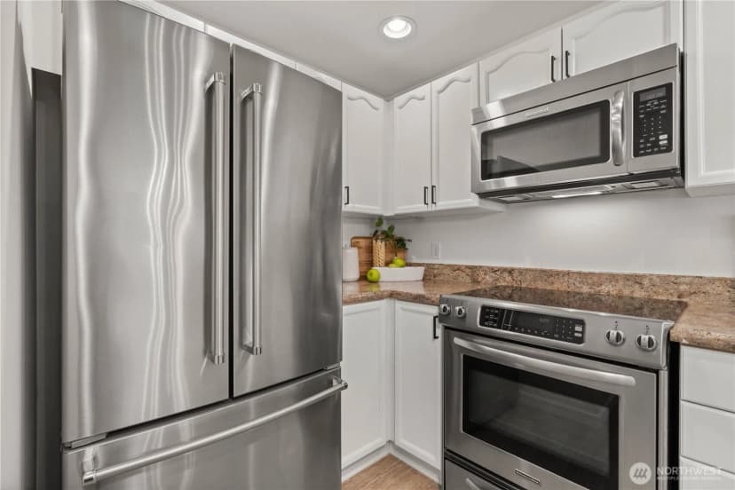 Property photo for 1628 118th Avenue Se #f217, Bellevue photo 10