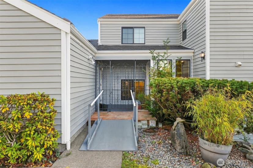 Property photo for 2801 N Narrows Drive #e4, Tacoma photo 4