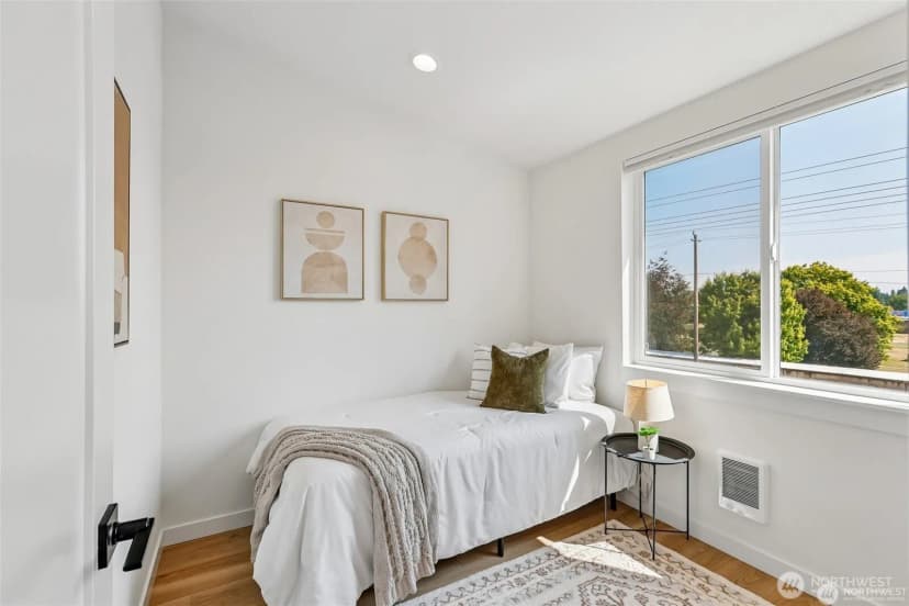 Property photo for 12038 N Park Avenue N, Seattle photo 18