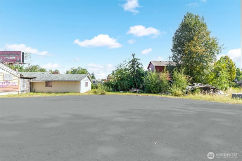 Property photo for 604 112th Street E, Tacoma photo 3