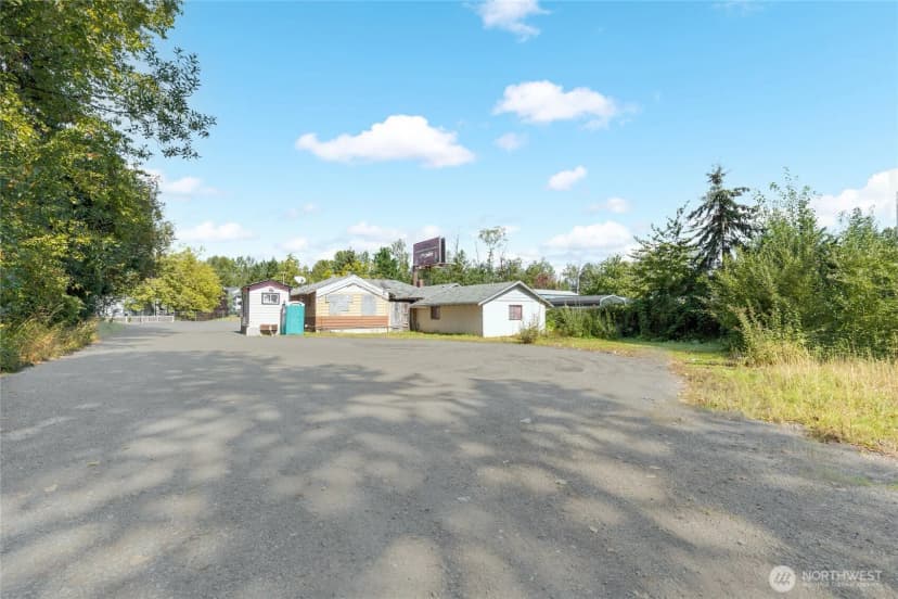 Property photo for 604 112th Street E, Tacoma photo 2