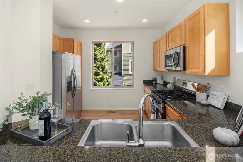 Property photo for 377 Nw Pebble Lane, Issaquah photo 12
