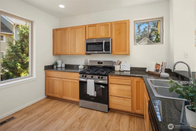 Property photo for 377 Nw Pebble Lane, Issaquah photo 9