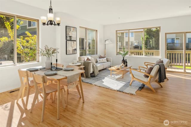 Property photo for 377 Nw Pebble Lane, Issaquah photo 3