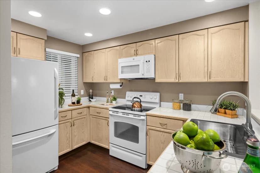 Property photo for 15917 Waynita Way Ne #e-202, Bothell photo 5
