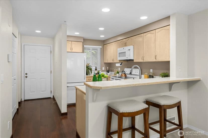 Property photo for 15917 Waynita Way Ne #e-202, Bothell photo 4