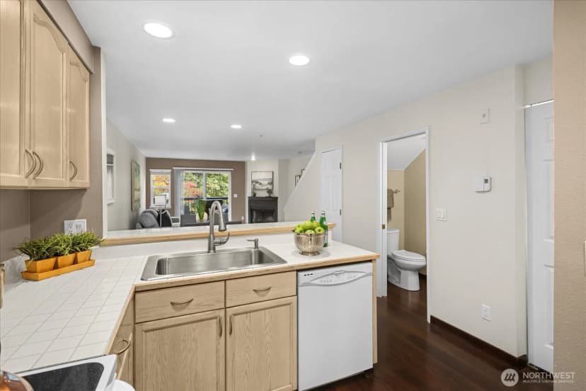 Property photo for 15917 Waynita Way Ne #e-202, Bothell photo 7