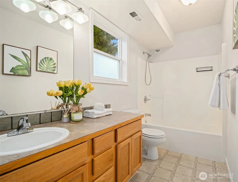 Property photo for 14032 Wayne Place N, Seattle photo 18