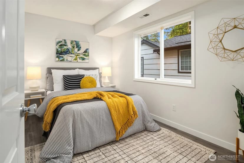 Property photo for 14032 Wayne Place N, Seattle photo 16