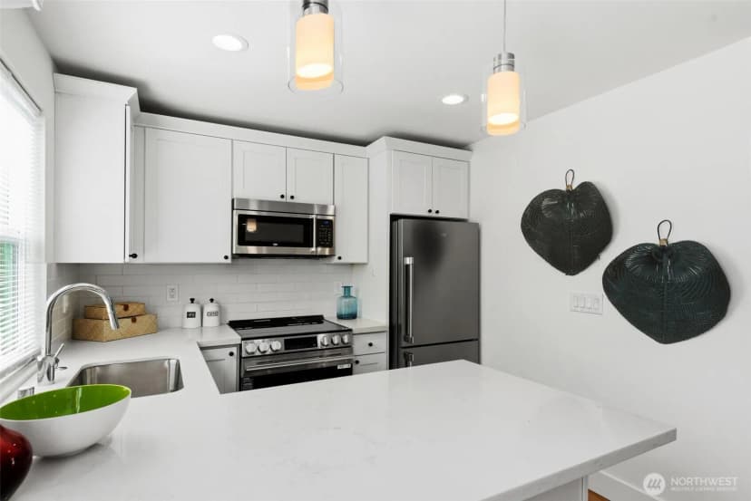 Property photo for 5947 41st Avenue Sw #b, Seattle photo 10