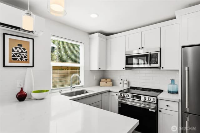 Property photo for 5947 41st Avenue Sw #b, Seattle photo 5