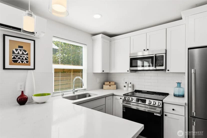 Property photo for 5947 41st Avenue Sw #b, Seattle photo 5