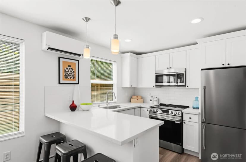 Property photo for 5947 41st Avenue Sw #b, Seattle photo 4
