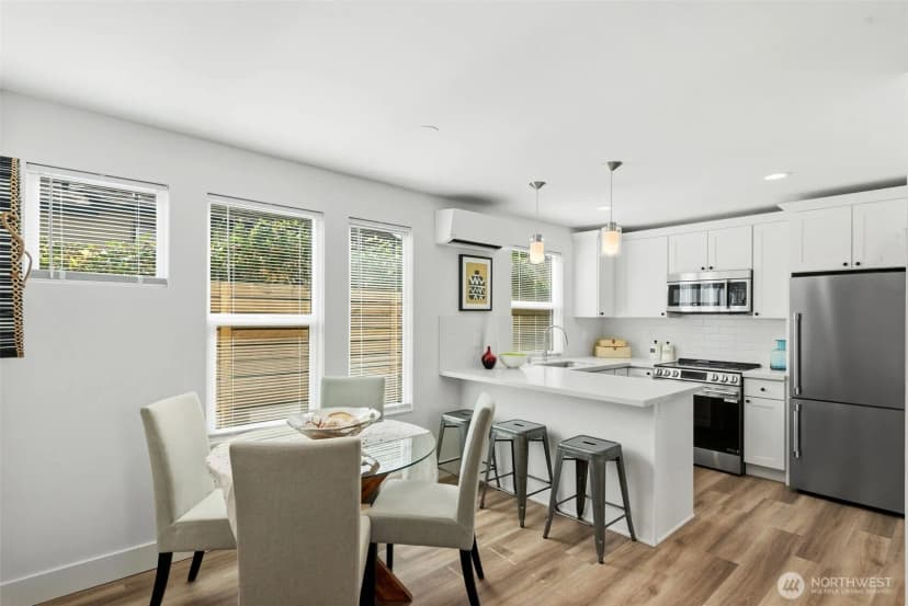 Property photo for 5947 41st Avenue Sw #b, Seattle photo 3