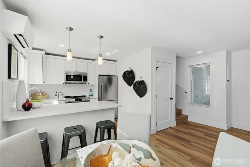 Property photo for 5947 41st Avenue Sw #b, Seattle photo 11