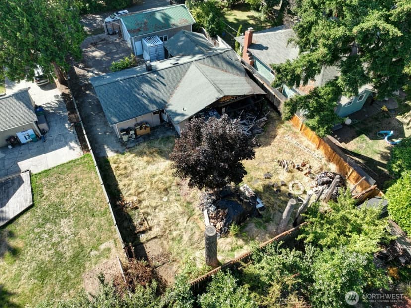 Property photo for 11024 Bartlett Avenue Ne, Seattle photo 9