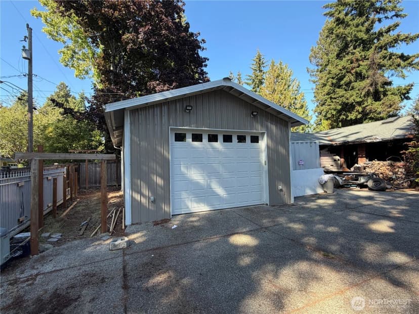 Property photo for 11024 Bartlett Avenue Ne, Seattle photo 6
