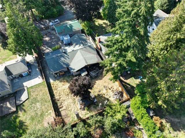 Property photo for 11024 Bartlett Avenue Ne, Seattle photo 2