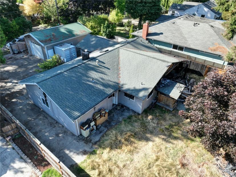 Property photo for 11024 Bartlett Avenue Ne, Seattle photo 10