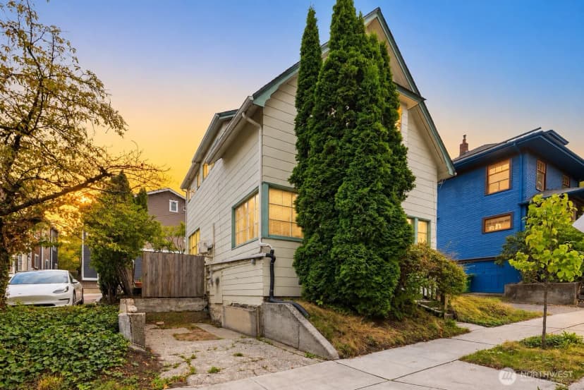Property photo for 1717 E Thomas Street, Seattle photo 2