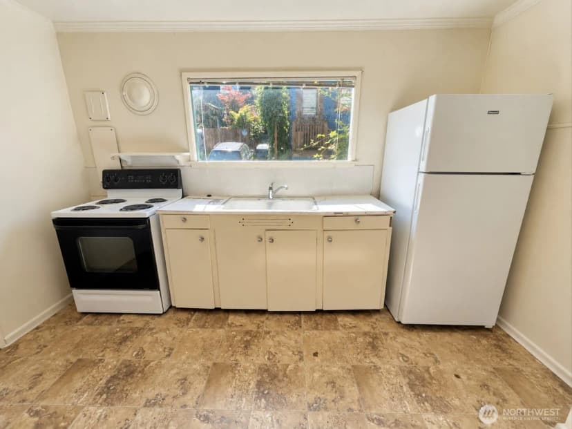 Property photo for 1717 E Thomas Street, Seattle photo 6
