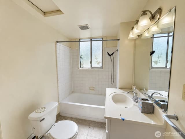 Property photo for 1717 E Thomas Street, Seattle photo 5