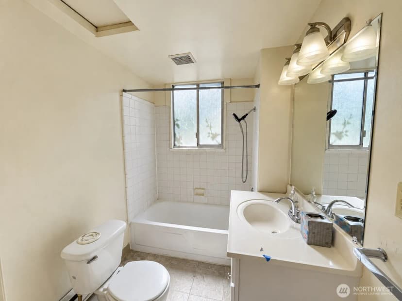 Property photo for 1717 E Thomas Street, Seattle photo 5