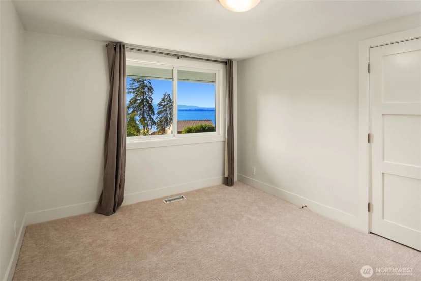 Property photo for 4600 92nd Avenue Ne, Yarrow Point photo 32