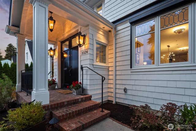 Property photo for 3326 43rd Avenue Ne, Seattle photo 2