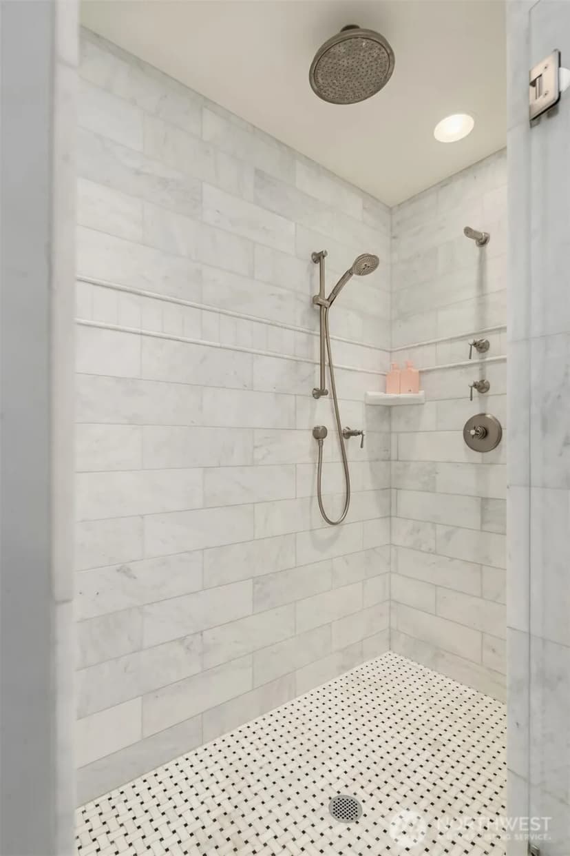 Property photo for 3326 43rd Avenue Ne, Seattle photo 25