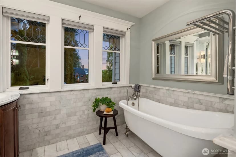 Property photo for 3326 43rd Avenue Ne, Seattle photo 24