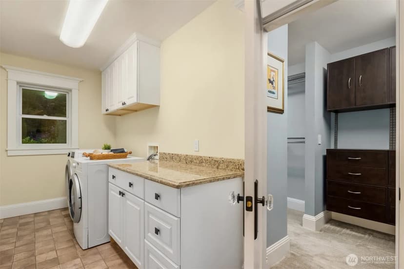 Property photo for 3326 43rd Avenue Ne, Seattle photo 31