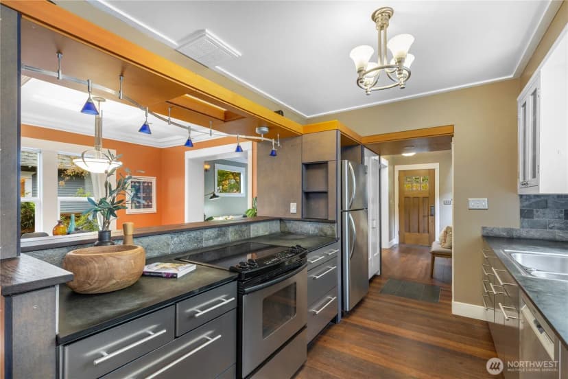 Property photo for 2211 E Olive Street, Seattle photo 14
