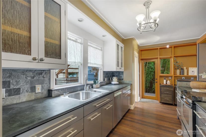 Property photo for 2211 E Olive Street, Seattle photo 15