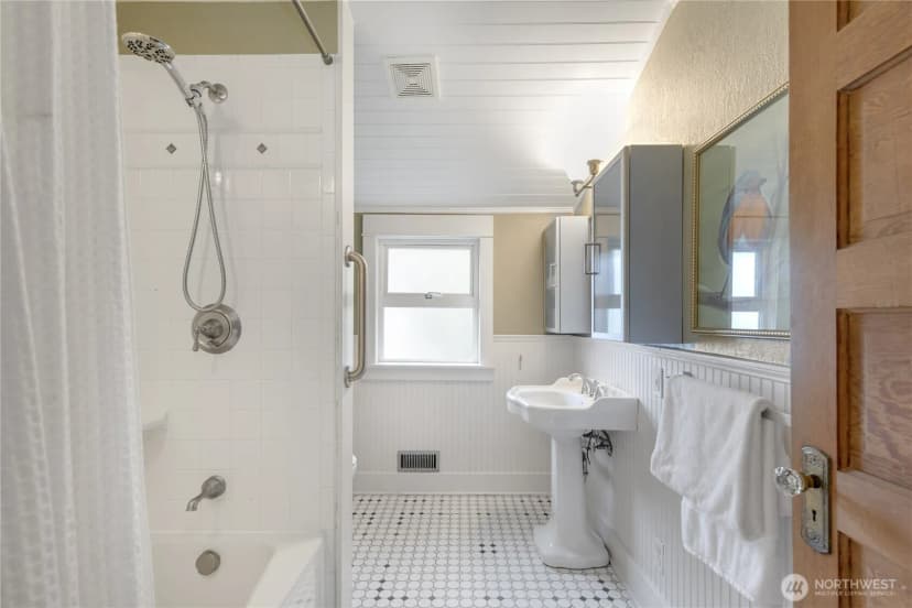 Property photo for 2211 E Olive Street, Seattle photo 27