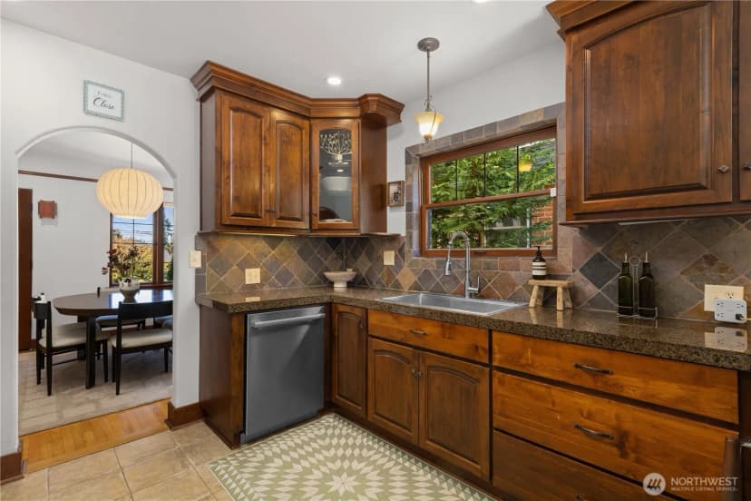 Property photo for 6857 32nd Avenue Ne, Seattle photo 8